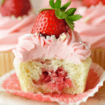 Easy vegan strawberry cupcakes with strawberries