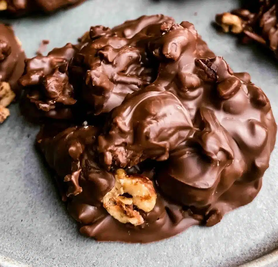 Delicious peanut clusters made with peanuts and chocolate.